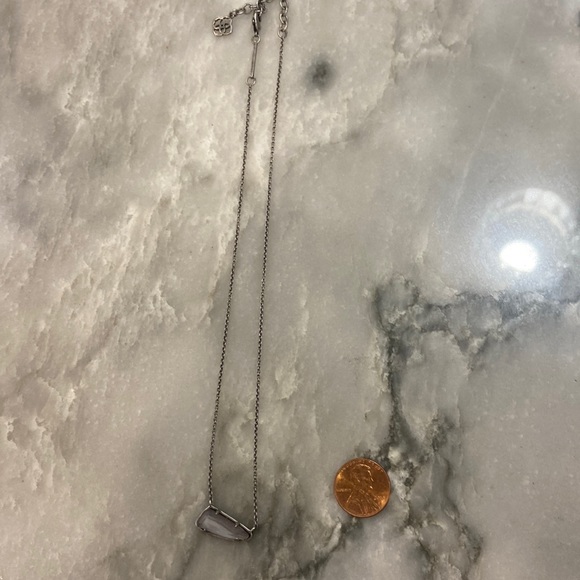 Kendra Scott. Etta Necklace in Grey Pearl. Limited Edition. - Picture 3 of 3